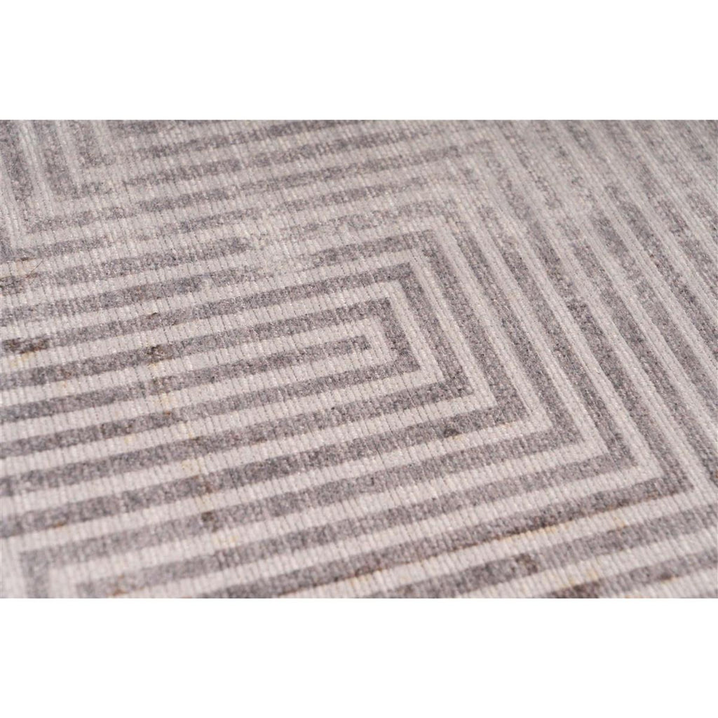 Maya 600